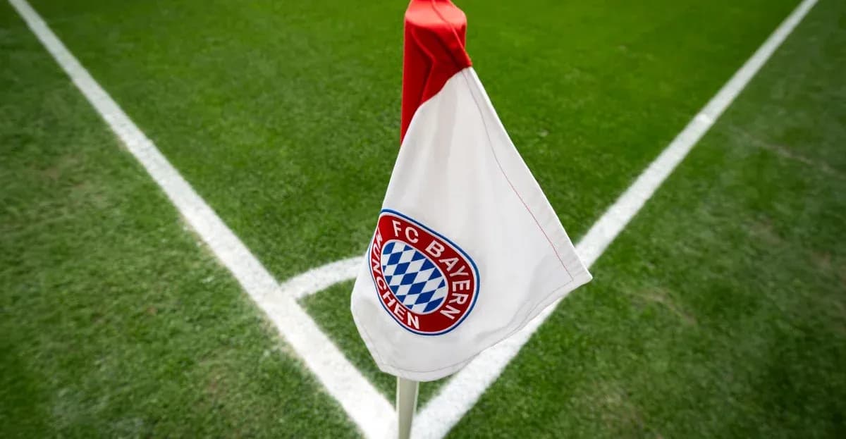 Esquina de campo con bandera de FC Bayern Múnich