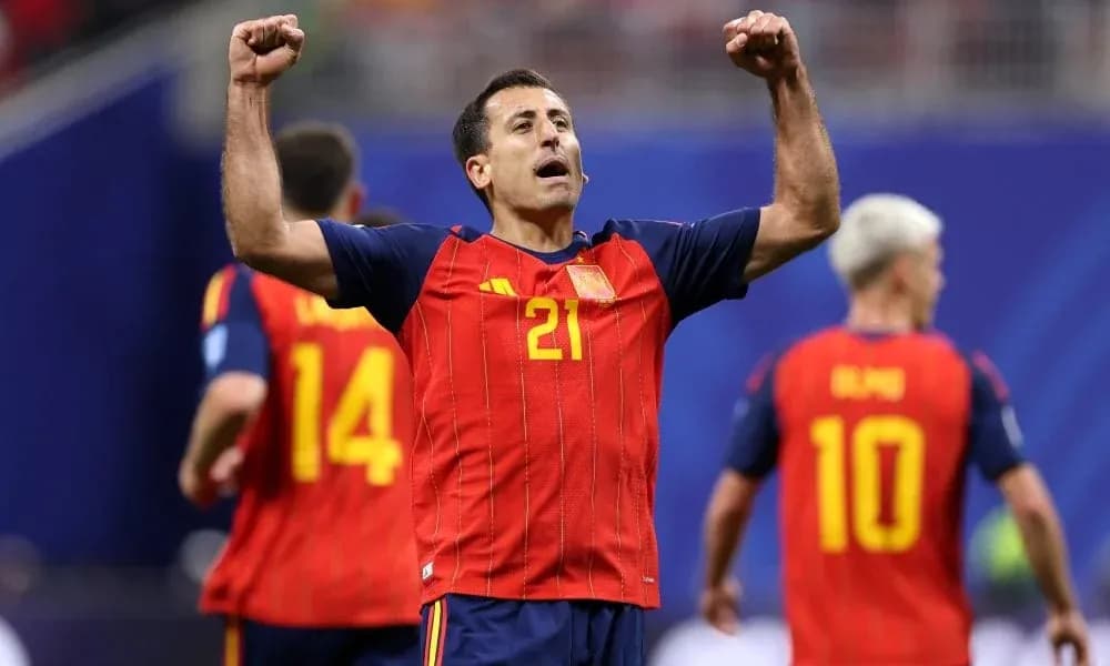 Jugador español celebrando un gol en partido