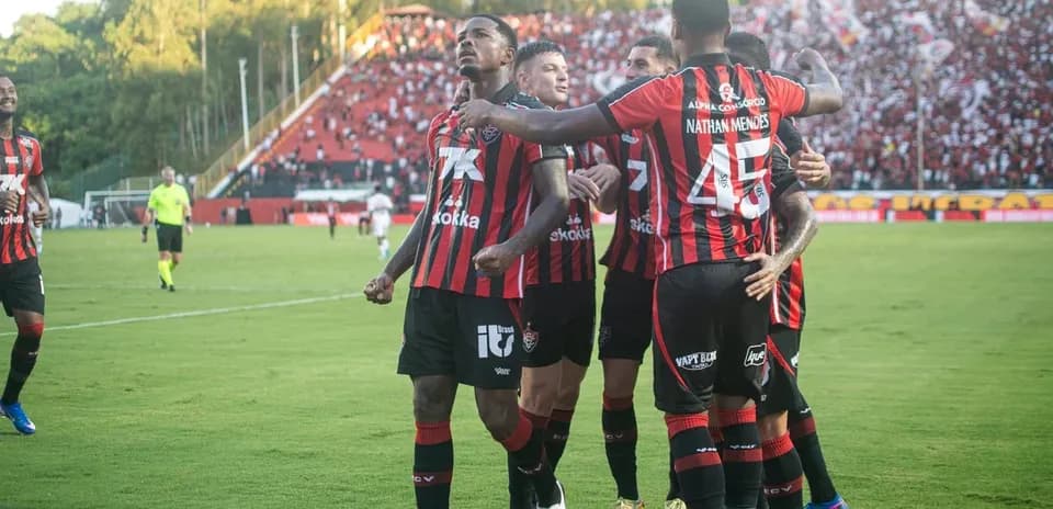 Jugadores del Vitoria celebrando un gol
