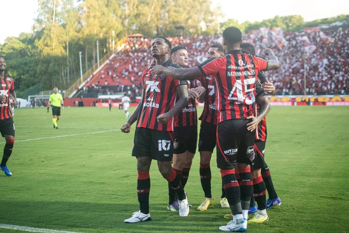 Jugadores del Vitoria celebrando un gol