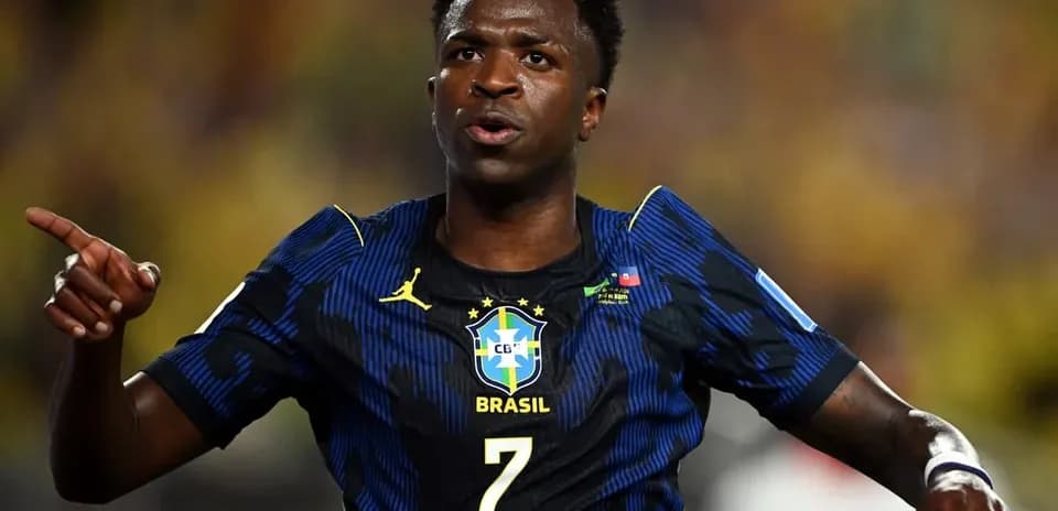 Jugador de Brasil señalando durante el partido