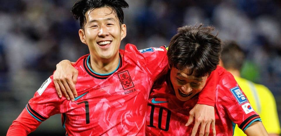 Jugadores de Corea celebrando un gol