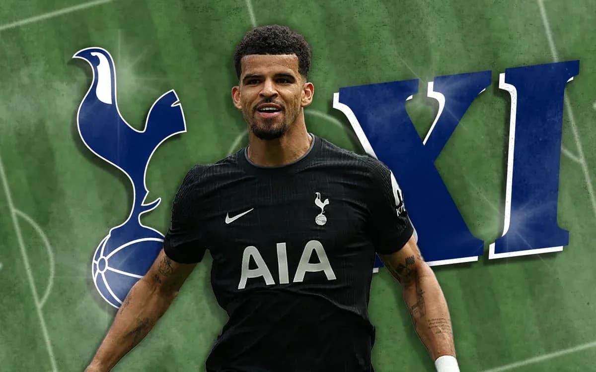 Jugador de Tottenham celebrando con el logo del equipo
