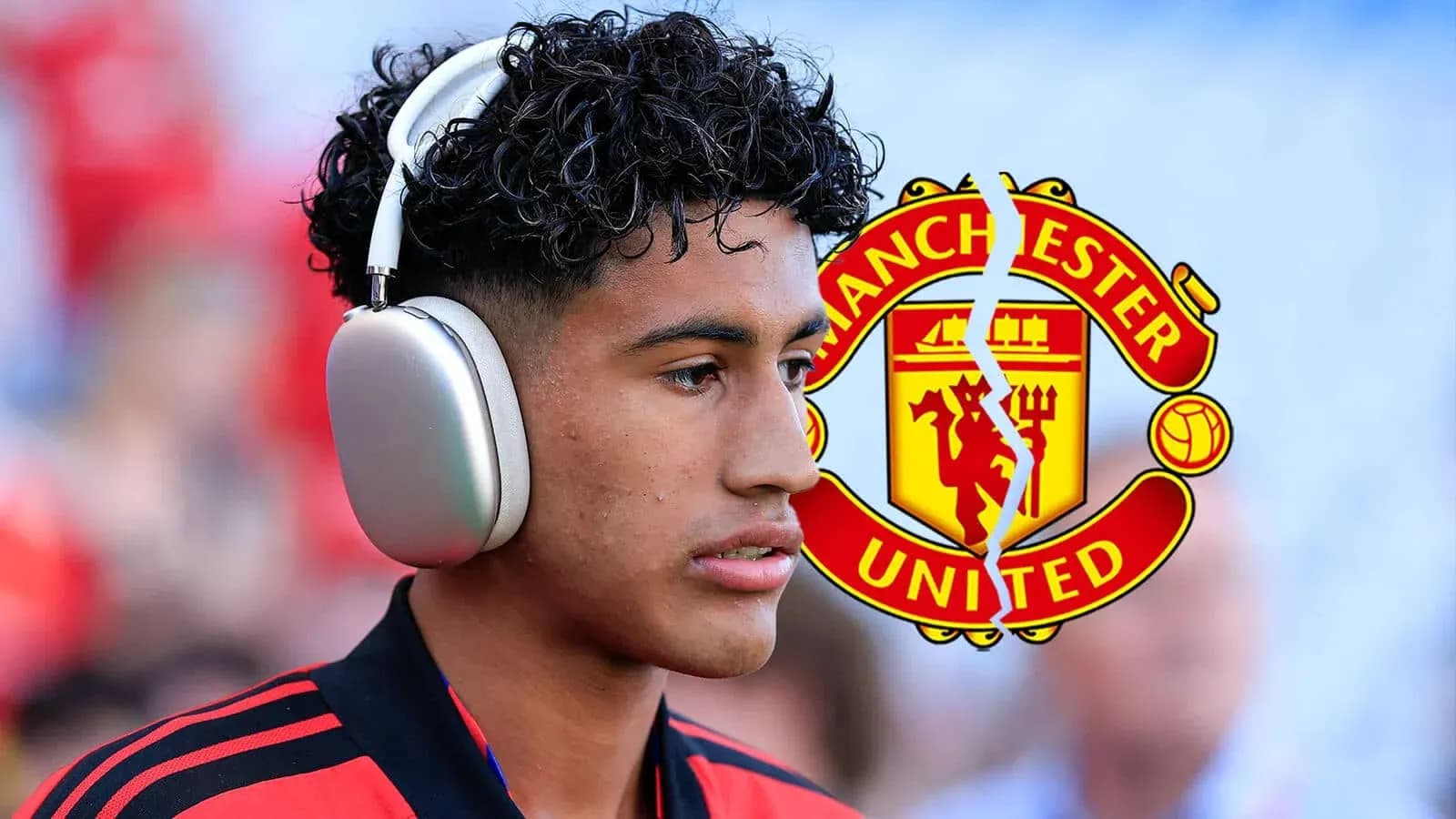 Jugador de Manchester United usando auriculares antes del partido