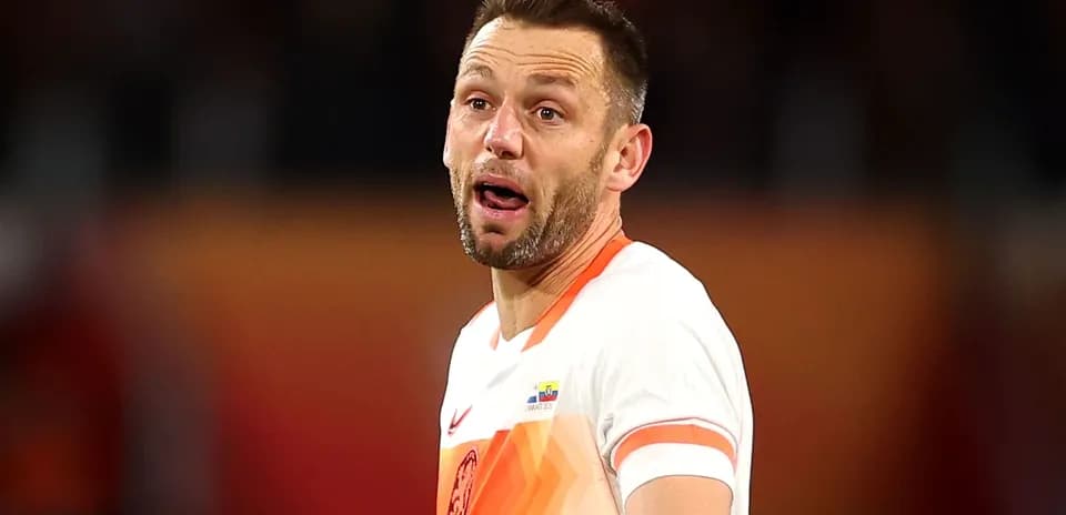 Jugador de fútbol con camiseta de los Países Bajos