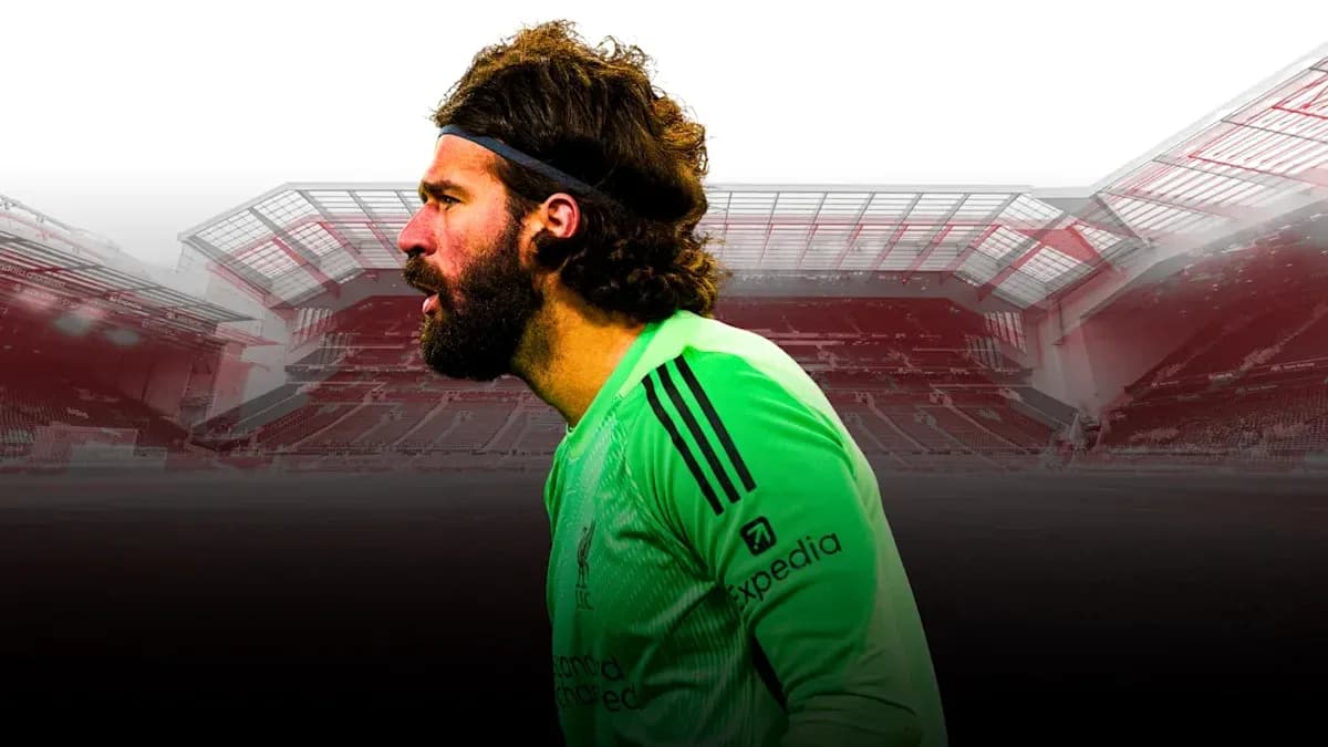 Portero de Liverpool en perfil en estadio vacío