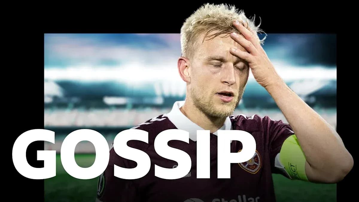 Jugador de fútbol con camiseta de Hearts en campo