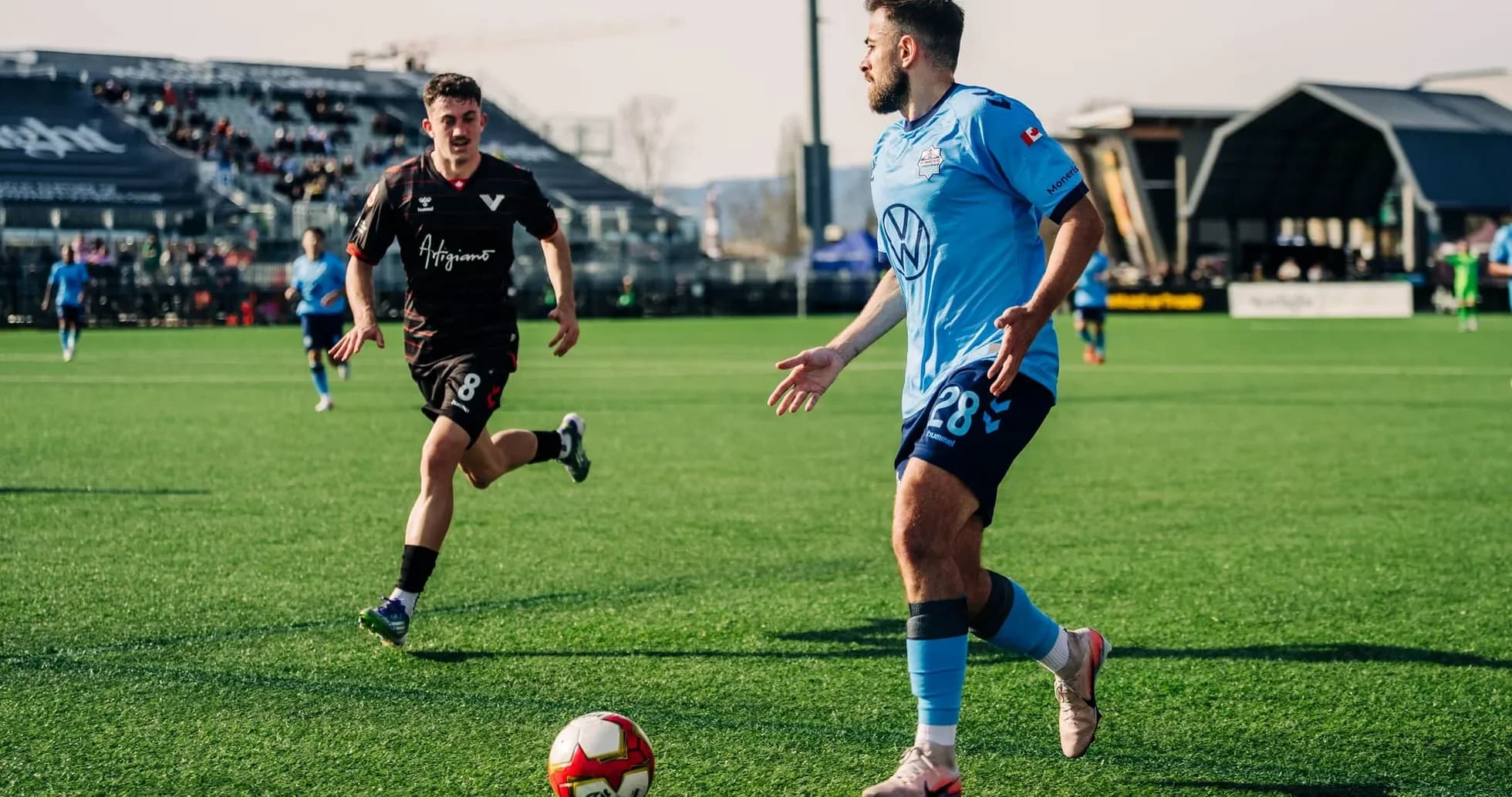 Jugador de HFX Wanderers FC con balón