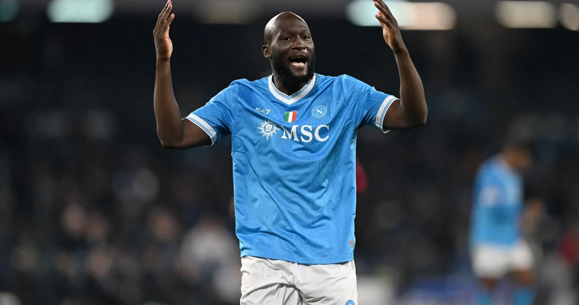 Jugador de Napoli celebrando en el campo