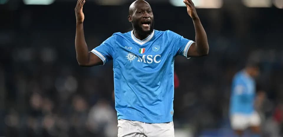 Jugador de Napoli celebrando en el campo