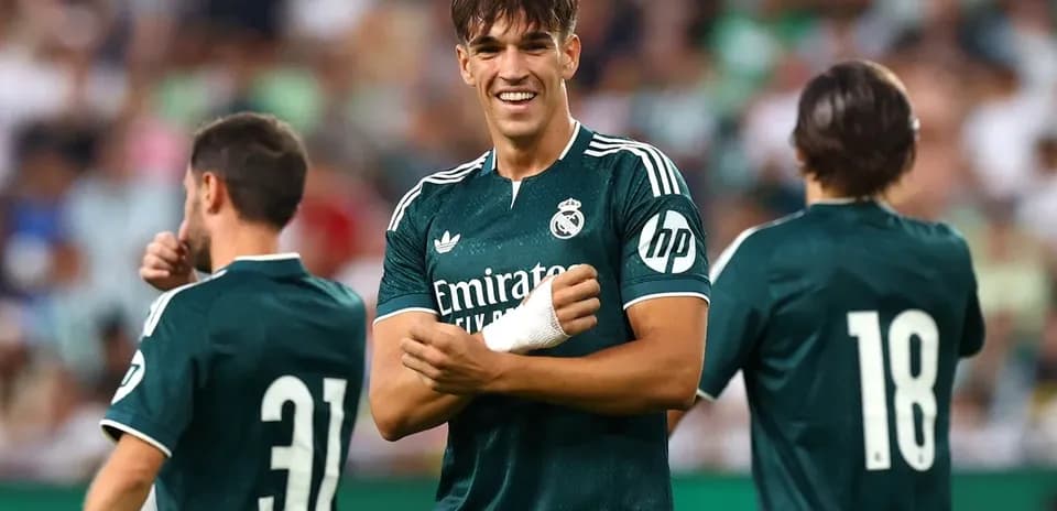 Jugadores de Real Madrid en el campo durante el partido