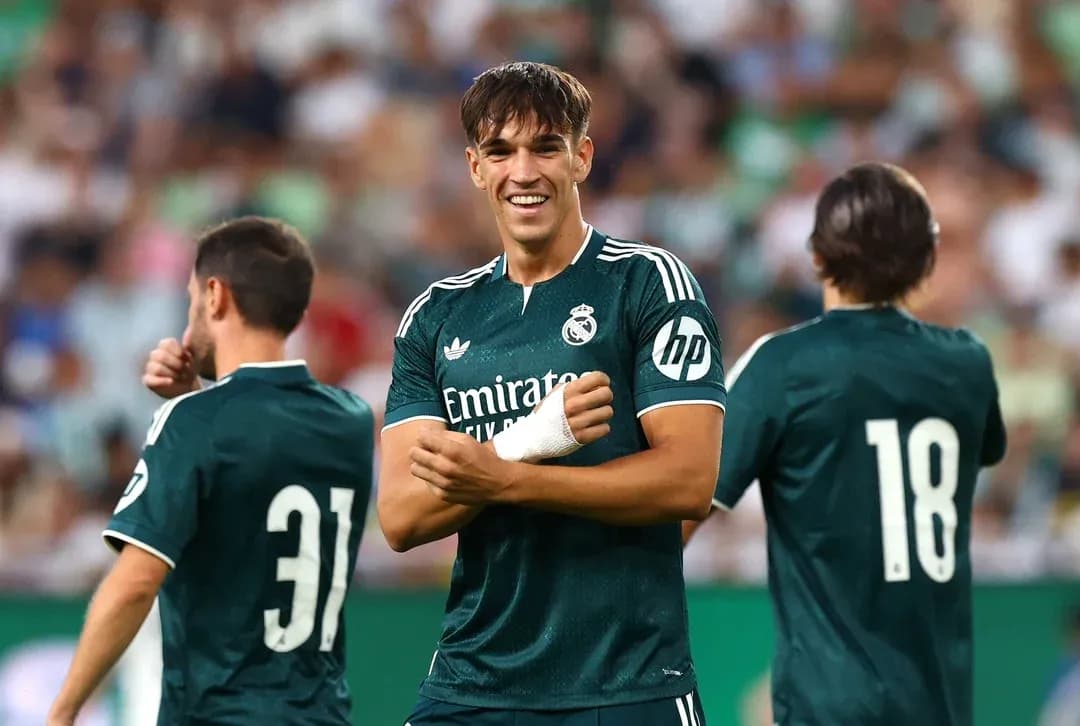 Jugadores de Real Madrid en el campo durante el partido