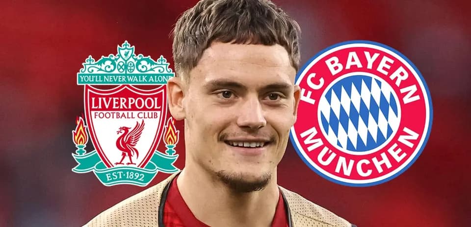 Jugador entre logotipos de Liverpool y Bayern Múnich