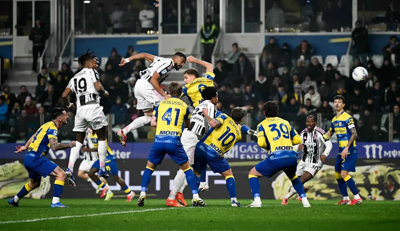Jugadores de Juventus y Parma en acción