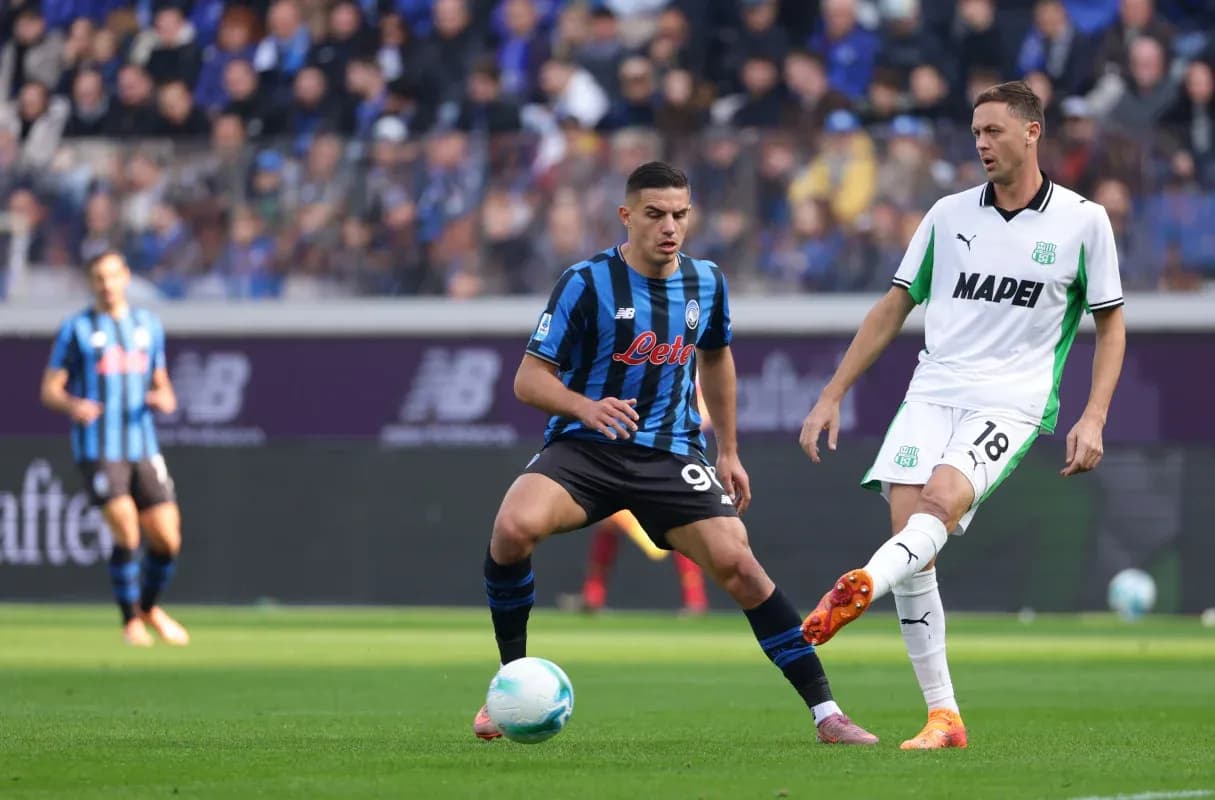 Jugadores de Atalanta y Sassuolo en acción