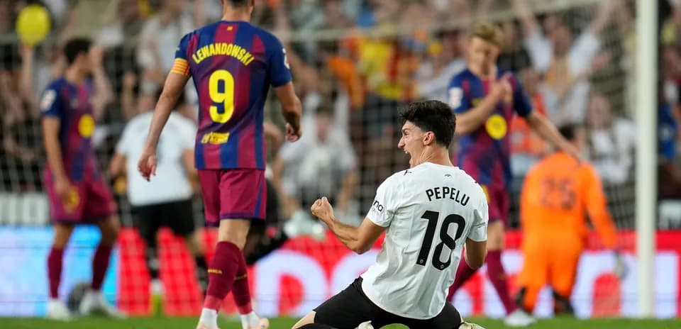 Pepelu celebra un gol en el partido