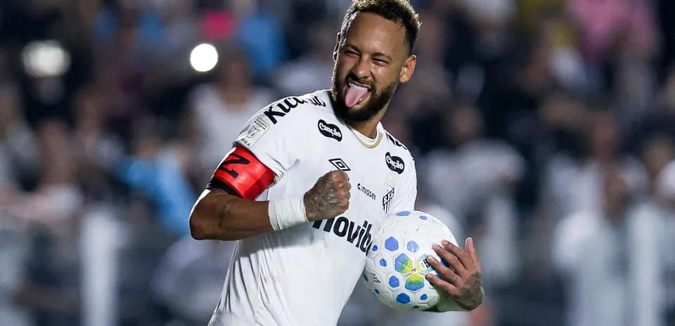 Neymar celebrando con el balón en mano