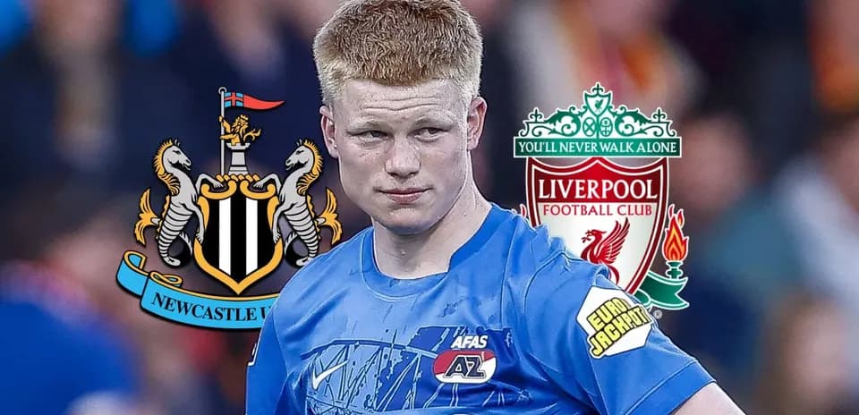Jugador de fútbol con escudos de Newcastle y Liverpool