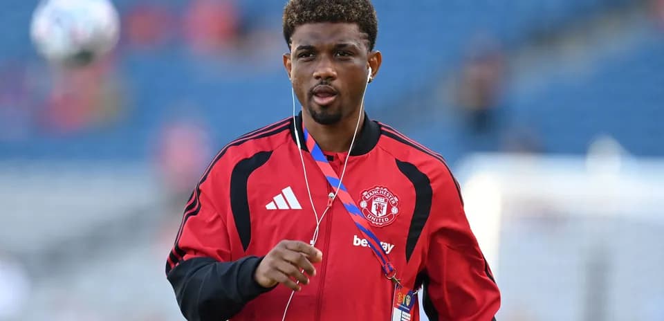Jugador de Manchester United calentando antes del partido