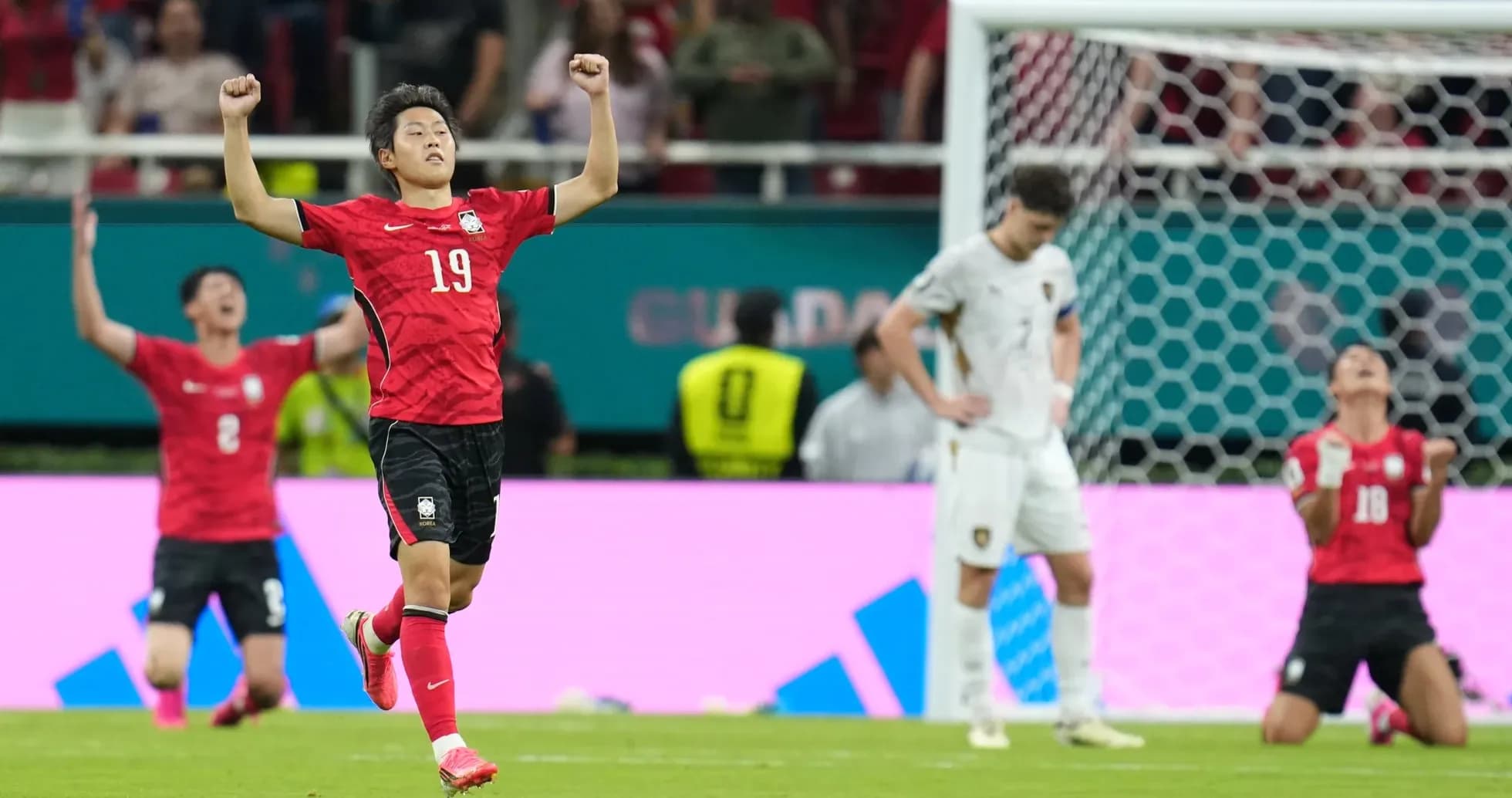 Jugadores de Corea del Sur celebrando un gol