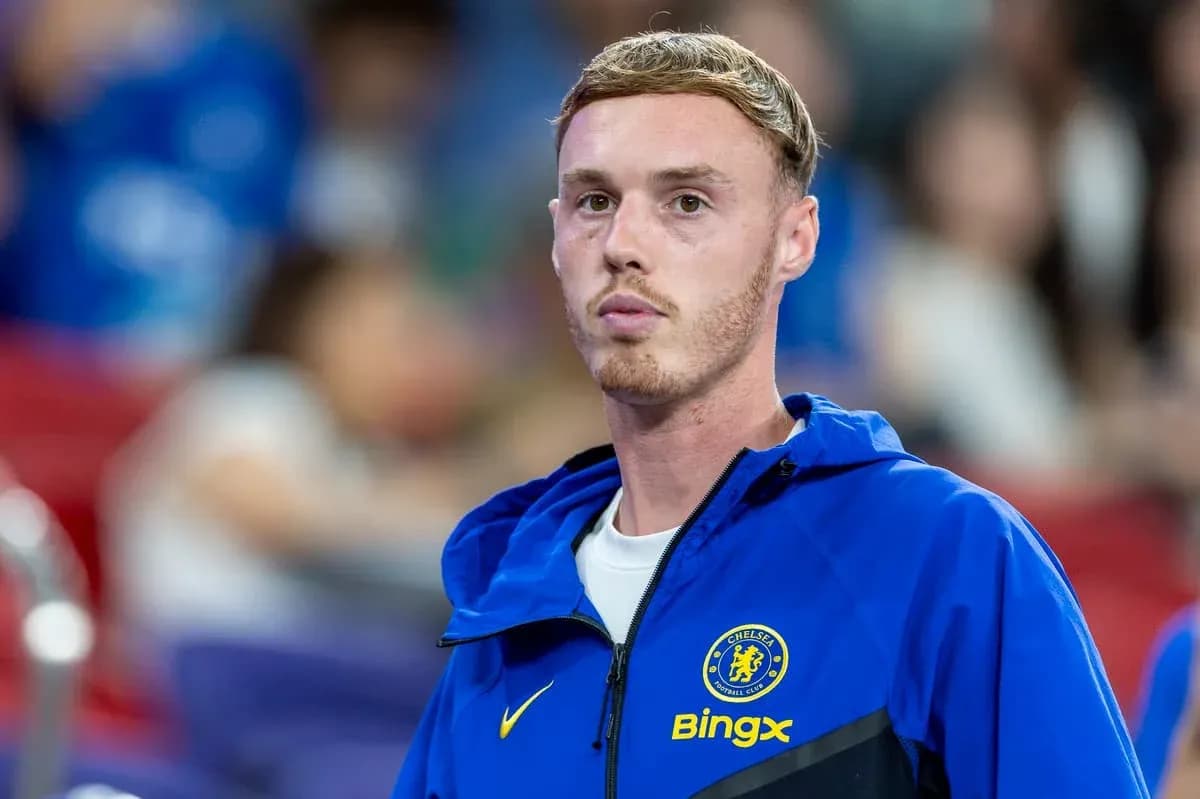 Jugador de Chelsea en la banca durante el partido