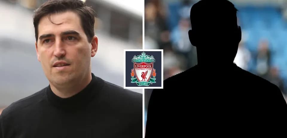 Entrenador de Liverpool junto a figura en sombra