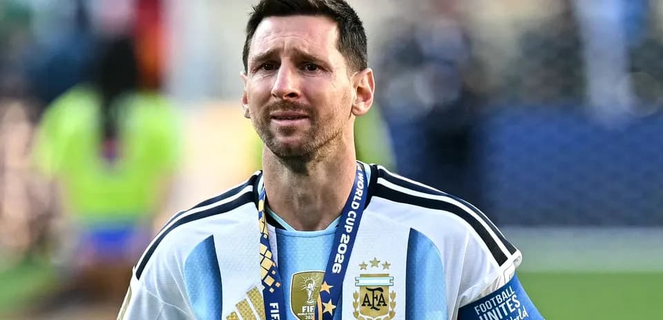 Lionel Messi con medalla en la ceremonia final