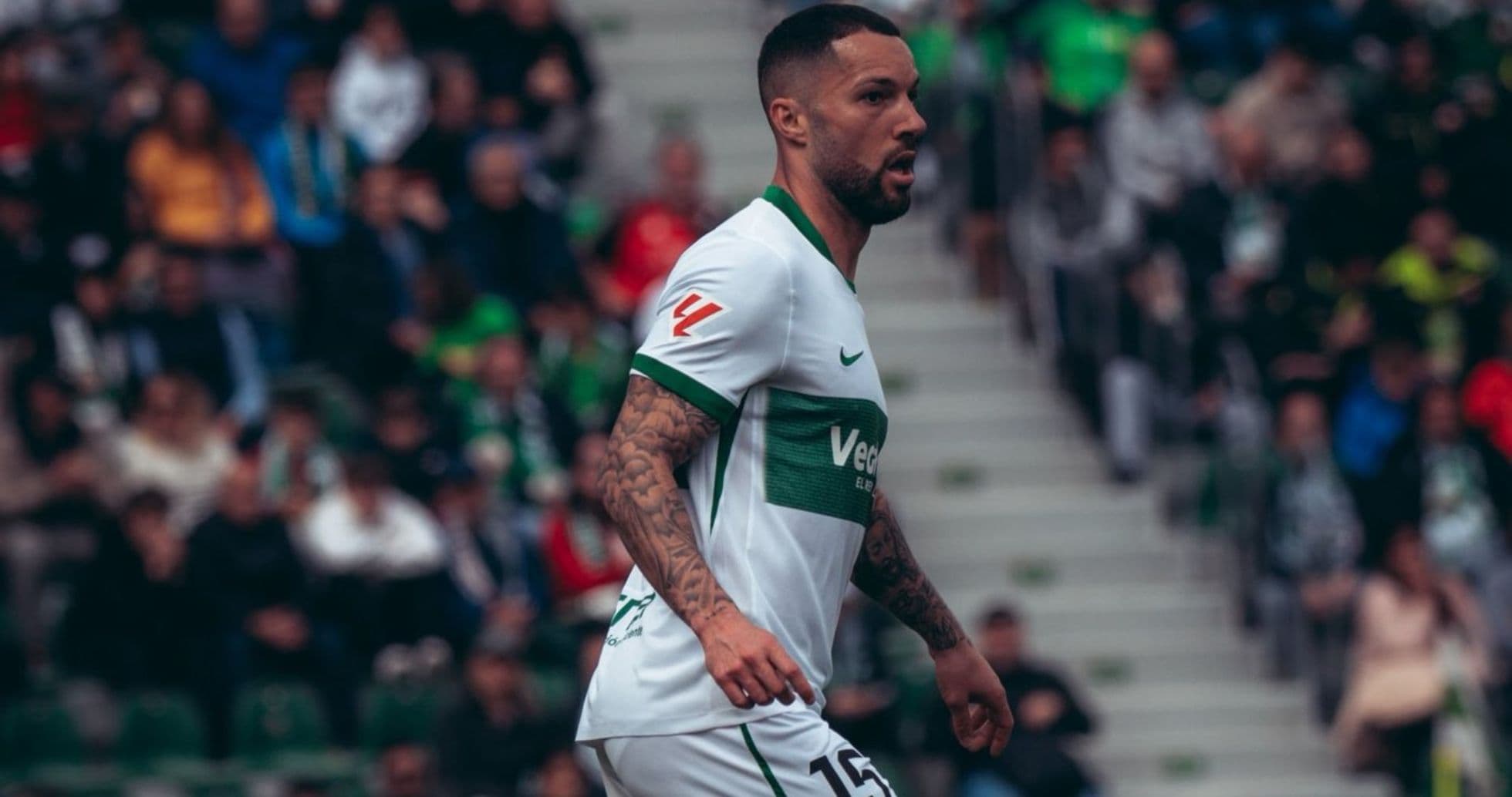 Jugador de Elche en partido de fútbol