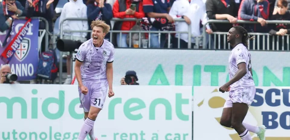Celebración de un jugador de Udinese en el partido