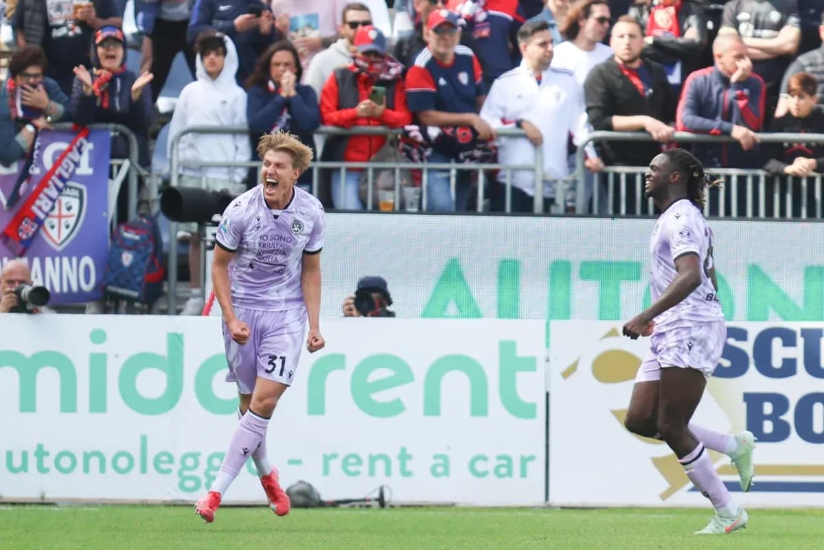 Celebración de un jugador de Udinese en el partido