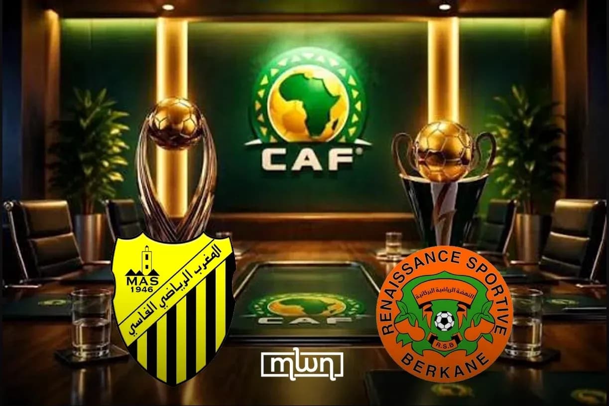Trofeos de CAF con logotipos de equipos de fútbol