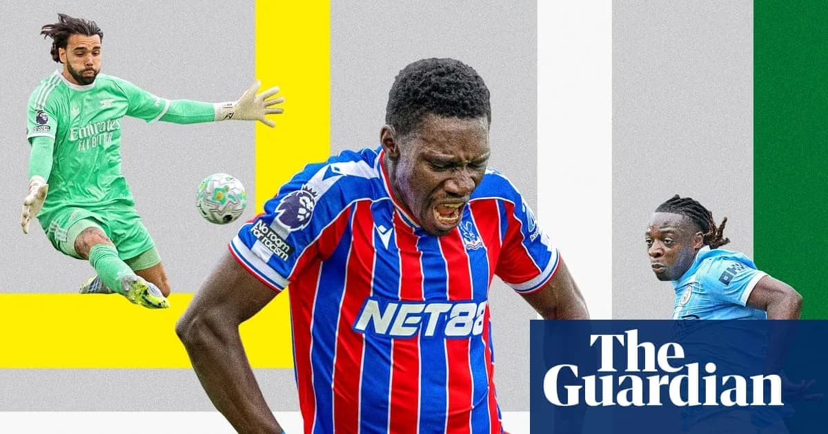 Jugador de Crystal Palace luchando por el balón en partido