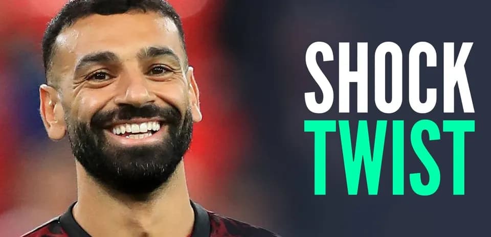 Jugador sonriente en uniforme de fútbol