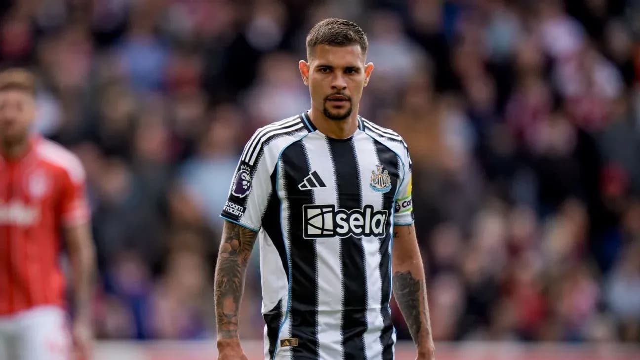 Jugador de Newcastle en acción durante un partido
