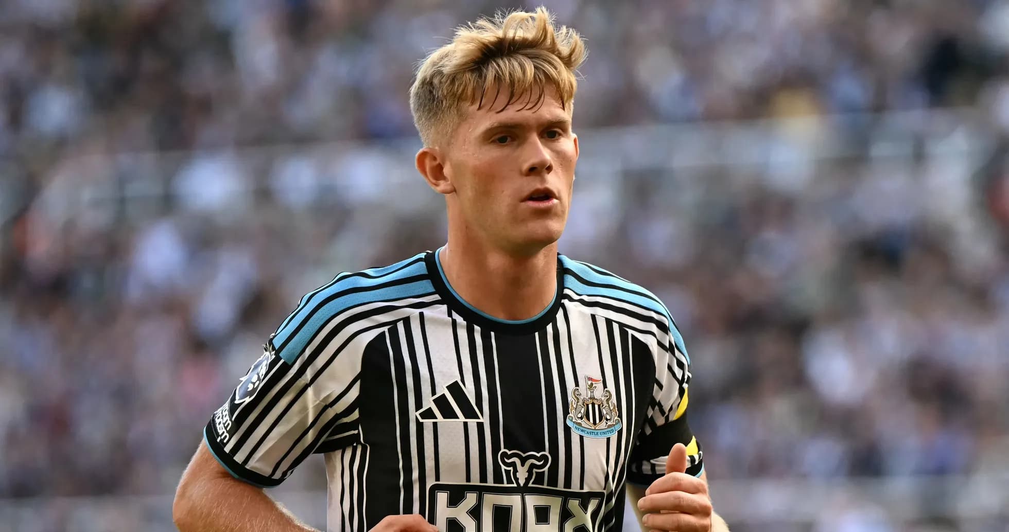 Jugador de Newcastle United en el campo durante el partido