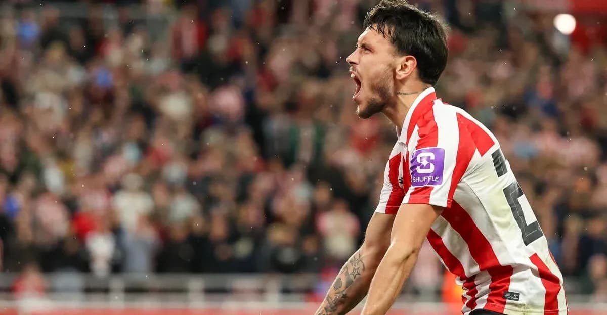 Jugador de Athletic Club celebrando un gol en el estadio