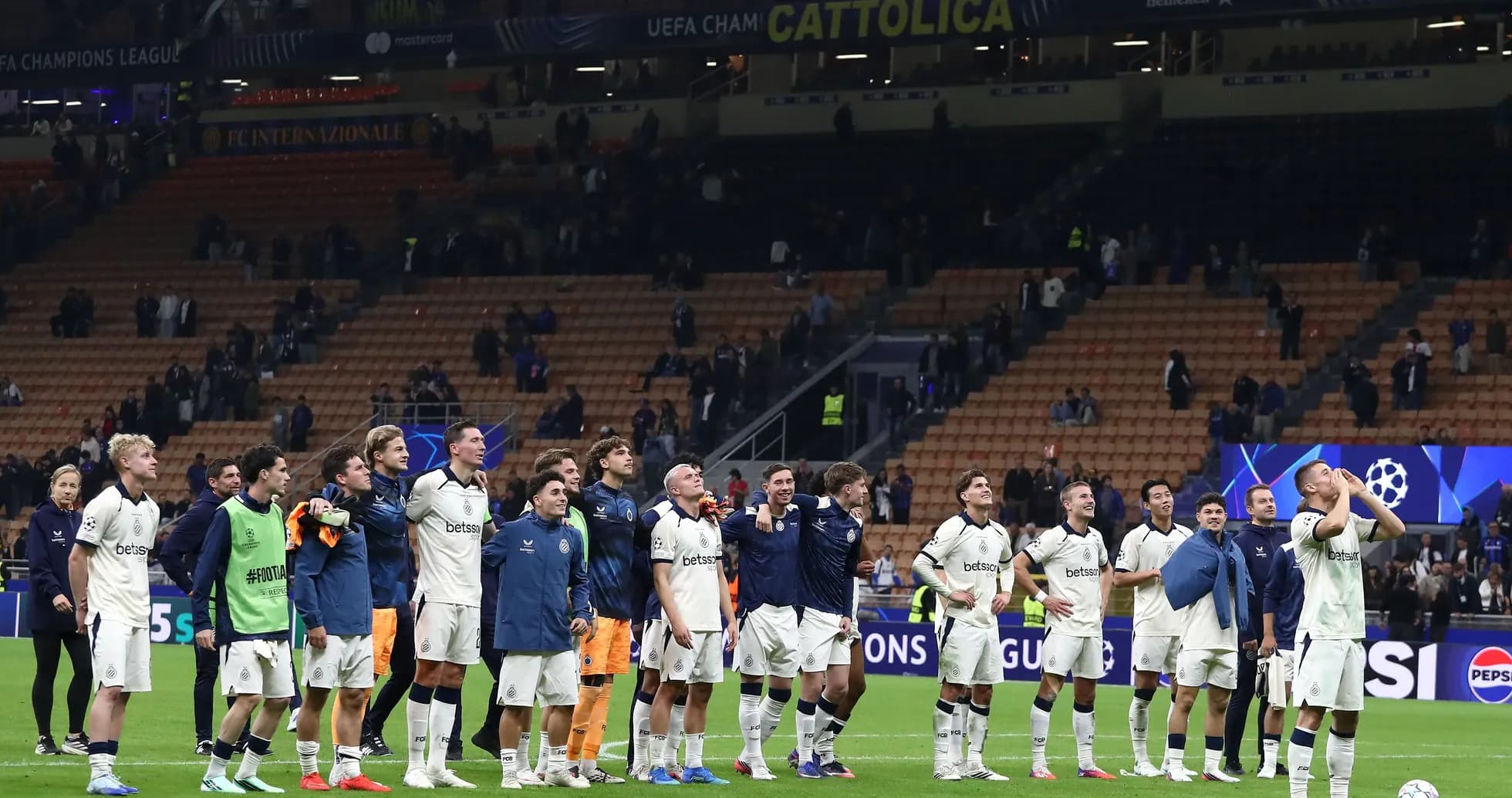 Jugadores de Inter celebrando tras el partido
