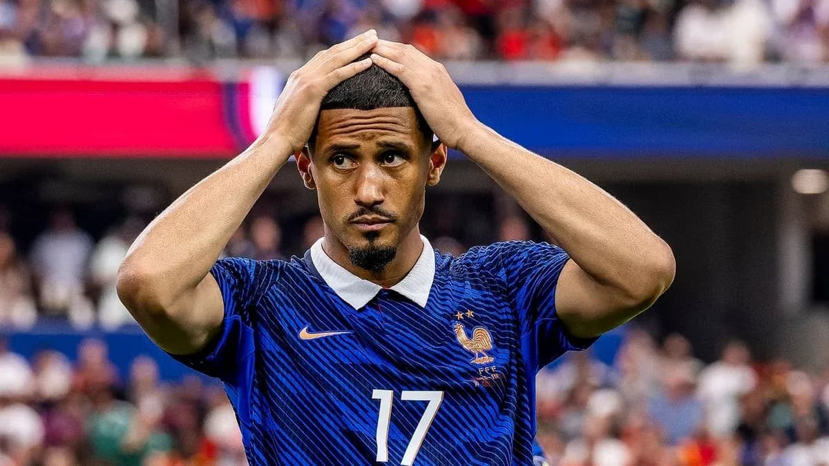 Jugador de Francia con manos en la cabeza durante partido