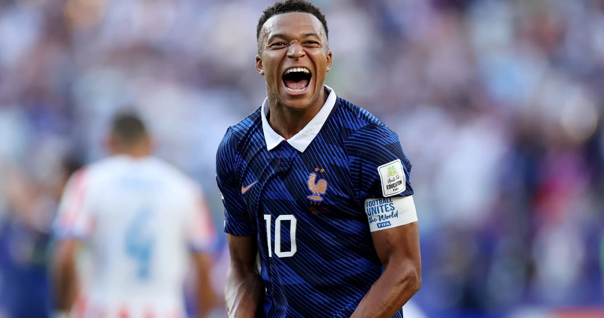 Jugador de Francia celebrando en el campo