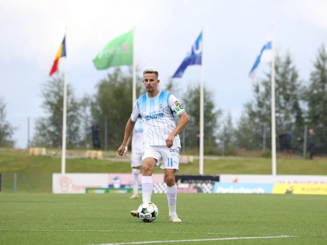 Jugador de Universitatea Craiova en el campo
