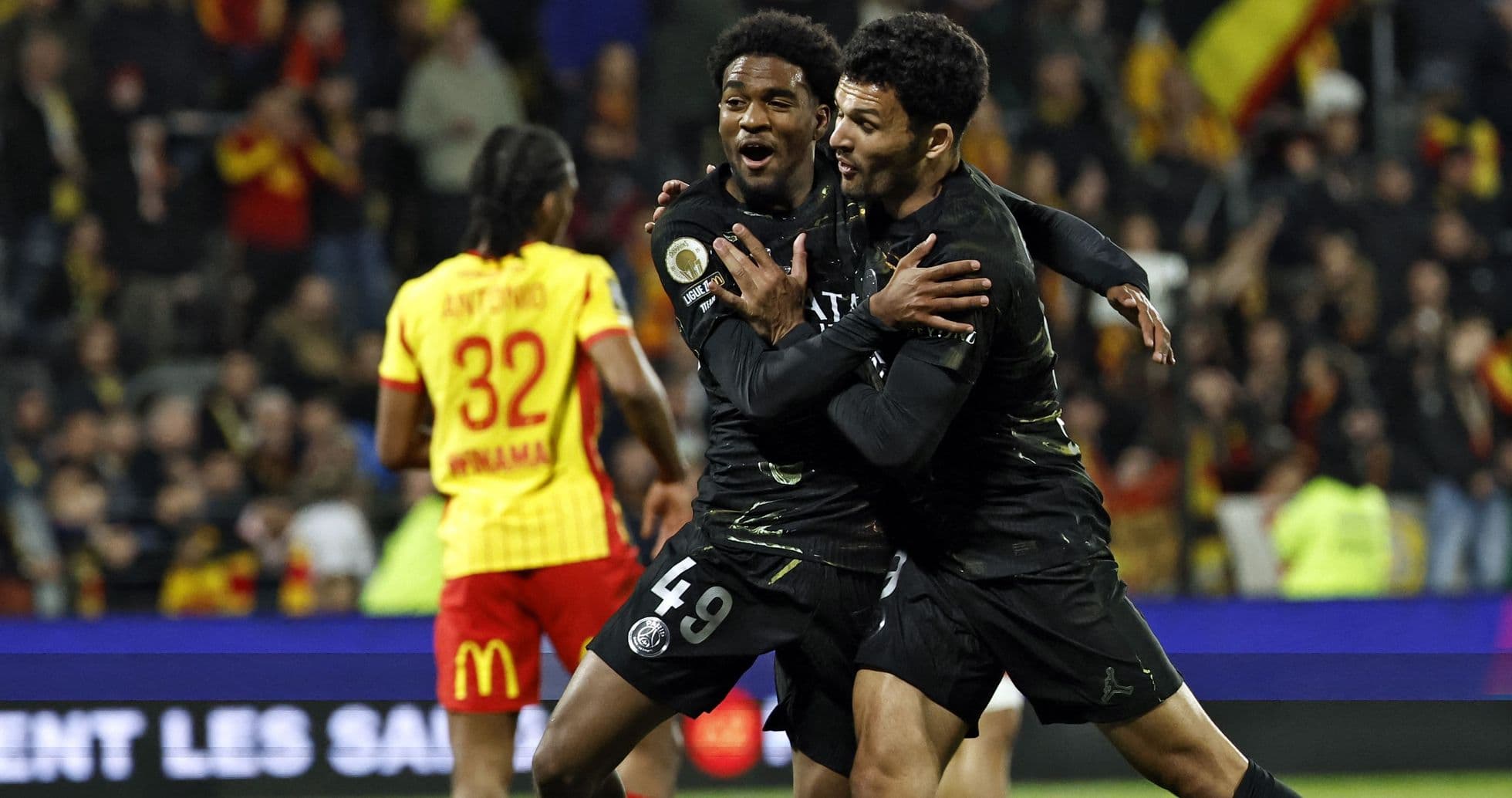 Jugadores del PSG celebrando un gol en el partido