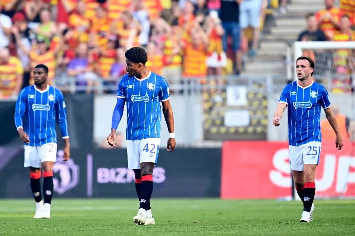 Jugadores del Rangers en partido de fútbol
