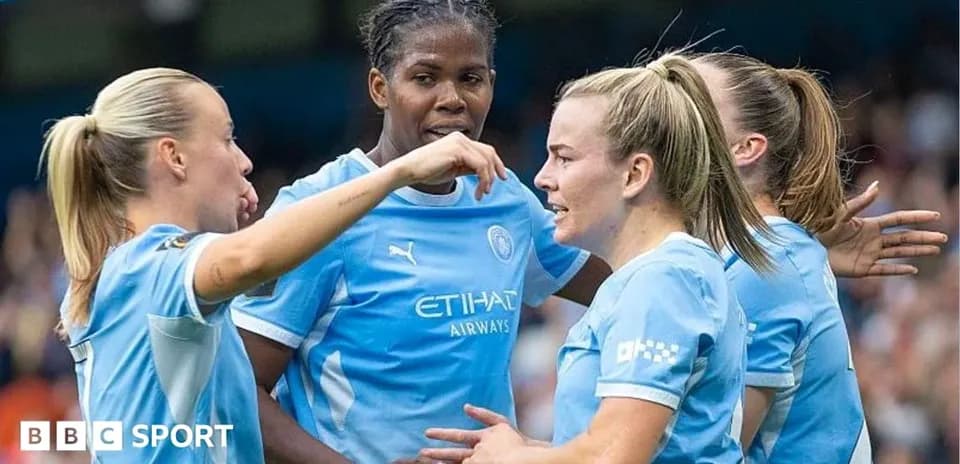 Jugadoras de Manchester City celebrando un gol