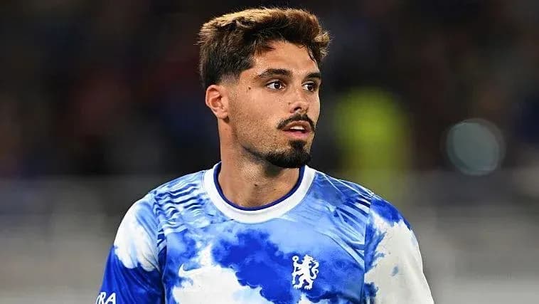 Jugador de Chelsea en el campo durante el partido