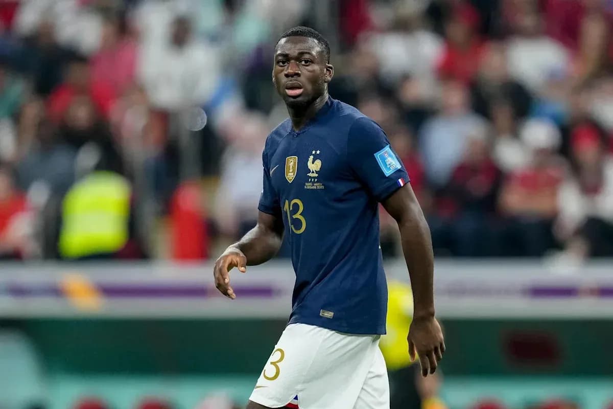 Jugador de Francia caminando durante un partido