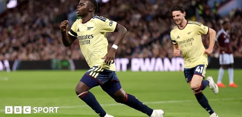 Jugador de Arsenal celebrando un gol durante partido
