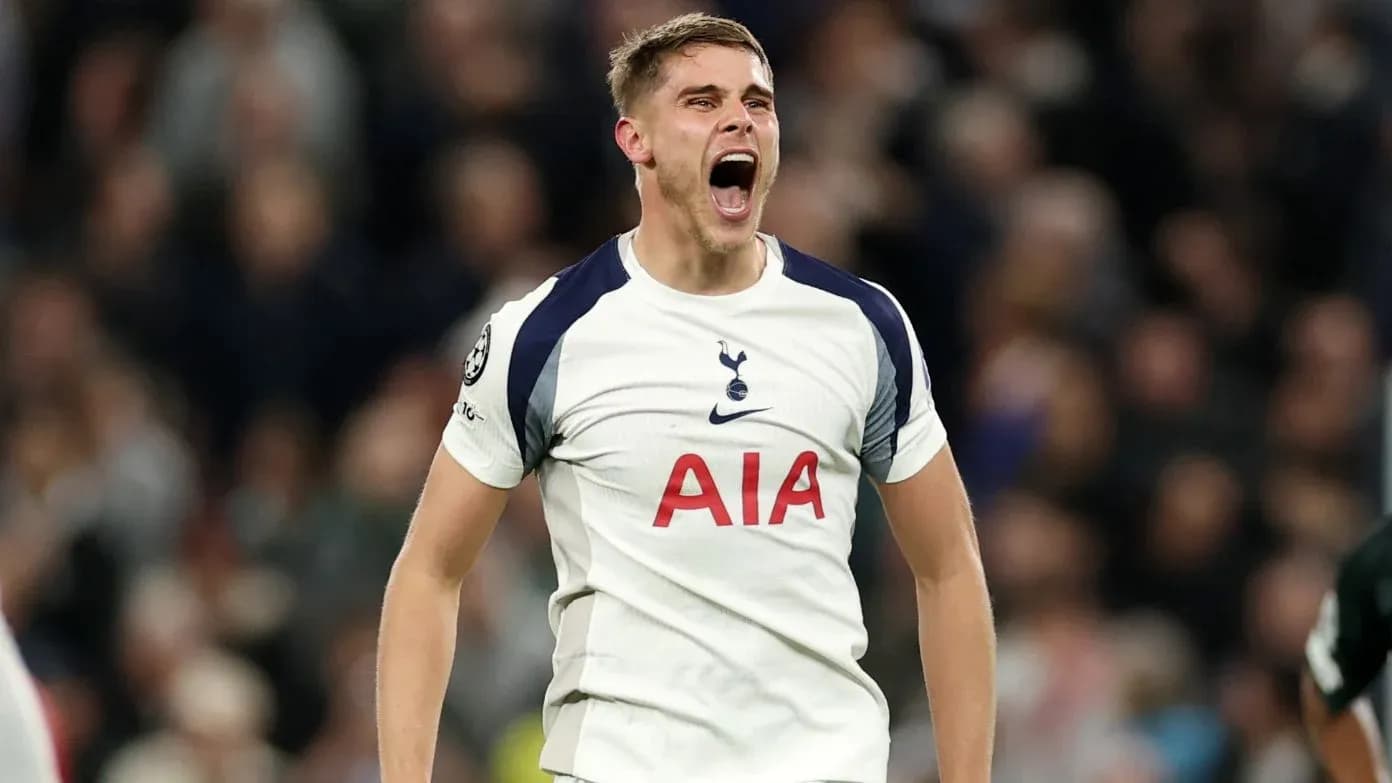 Jugador de Tottenham celebrando un gol en partido