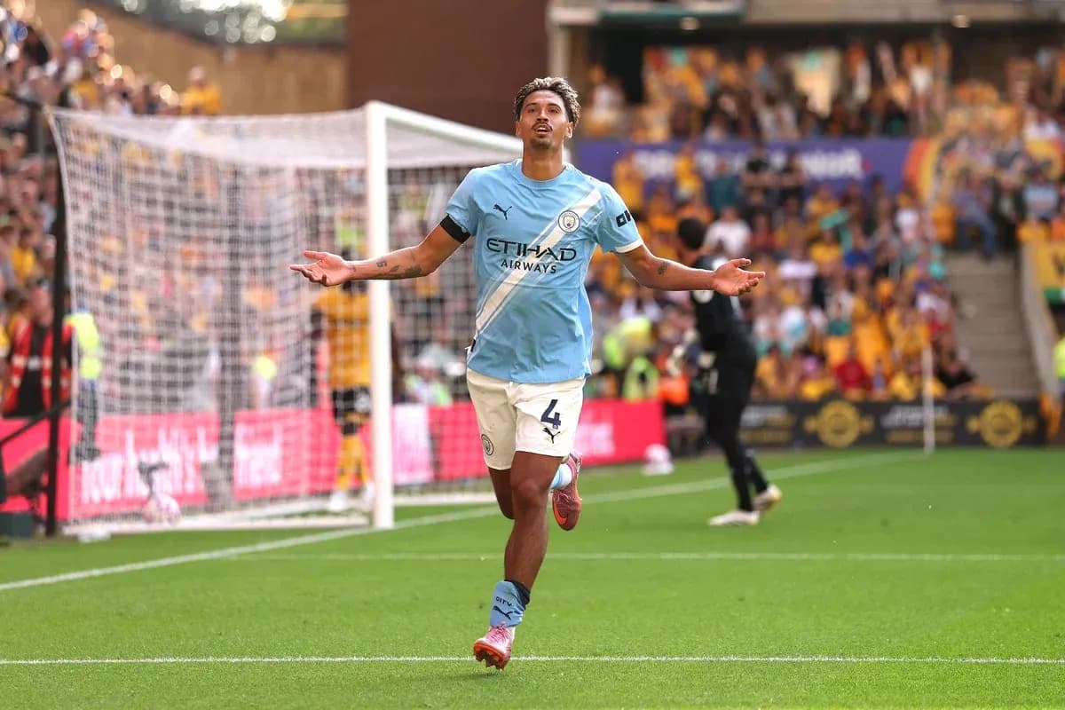 Jugador de Manchester City celebrando un gol en el campo