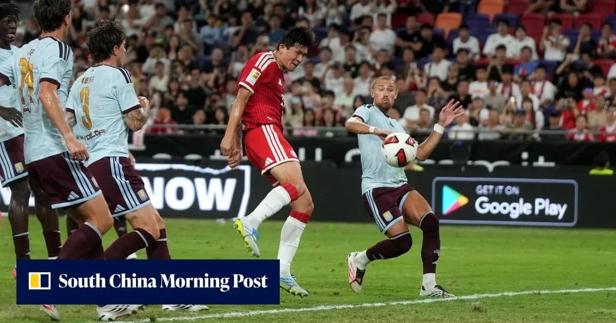 Jugador de equipo rojo intenta un tiro ante defensa