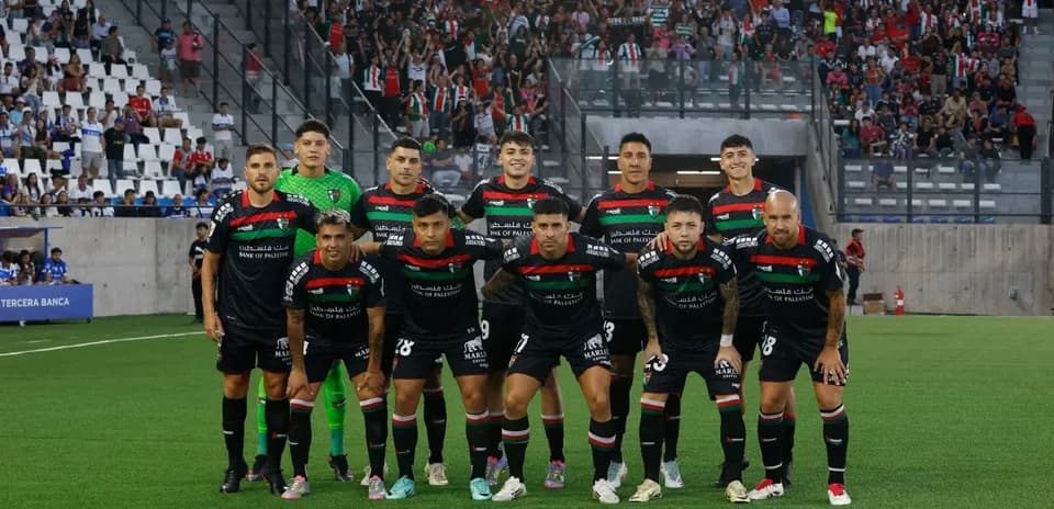 Equipo de Palestino posando antes del partido